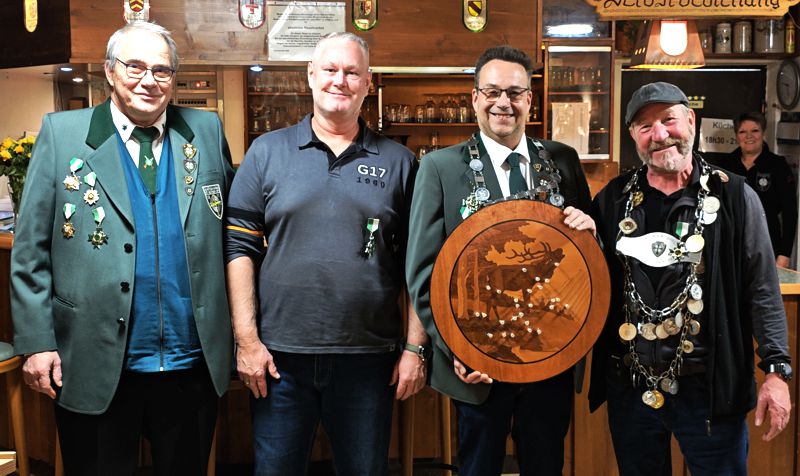 König mit ritter klein